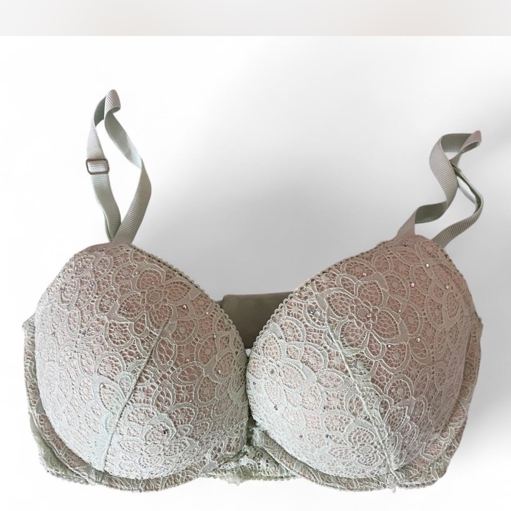 Victoria's Secret Lace Push-Up Bra in Light Beige